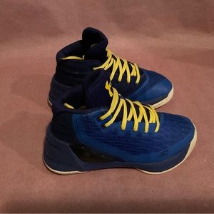 Kids Under Armour Athletic Shoes Boy’s Size 1.5Y Blue